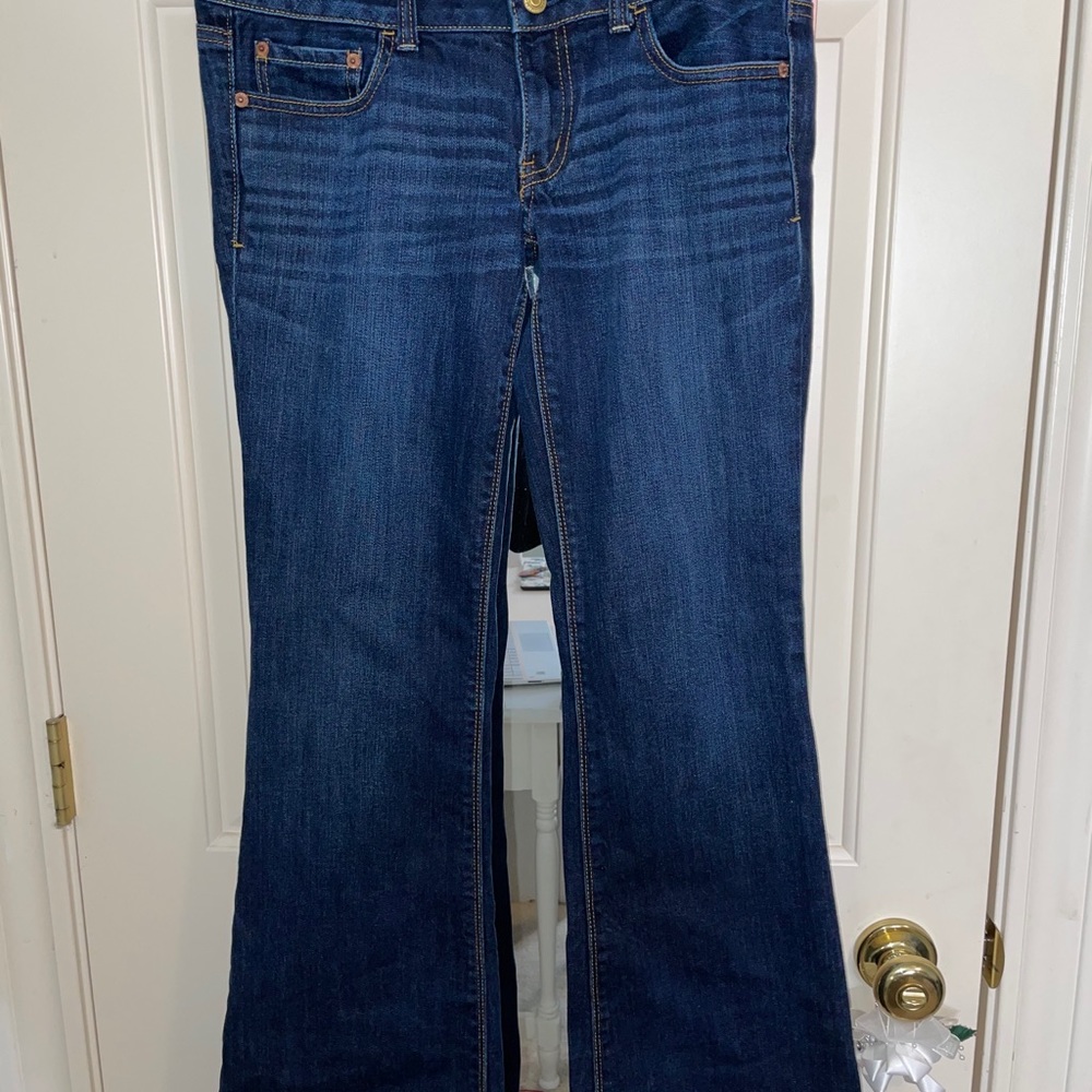 AMERICAN EAGLE JEANS
